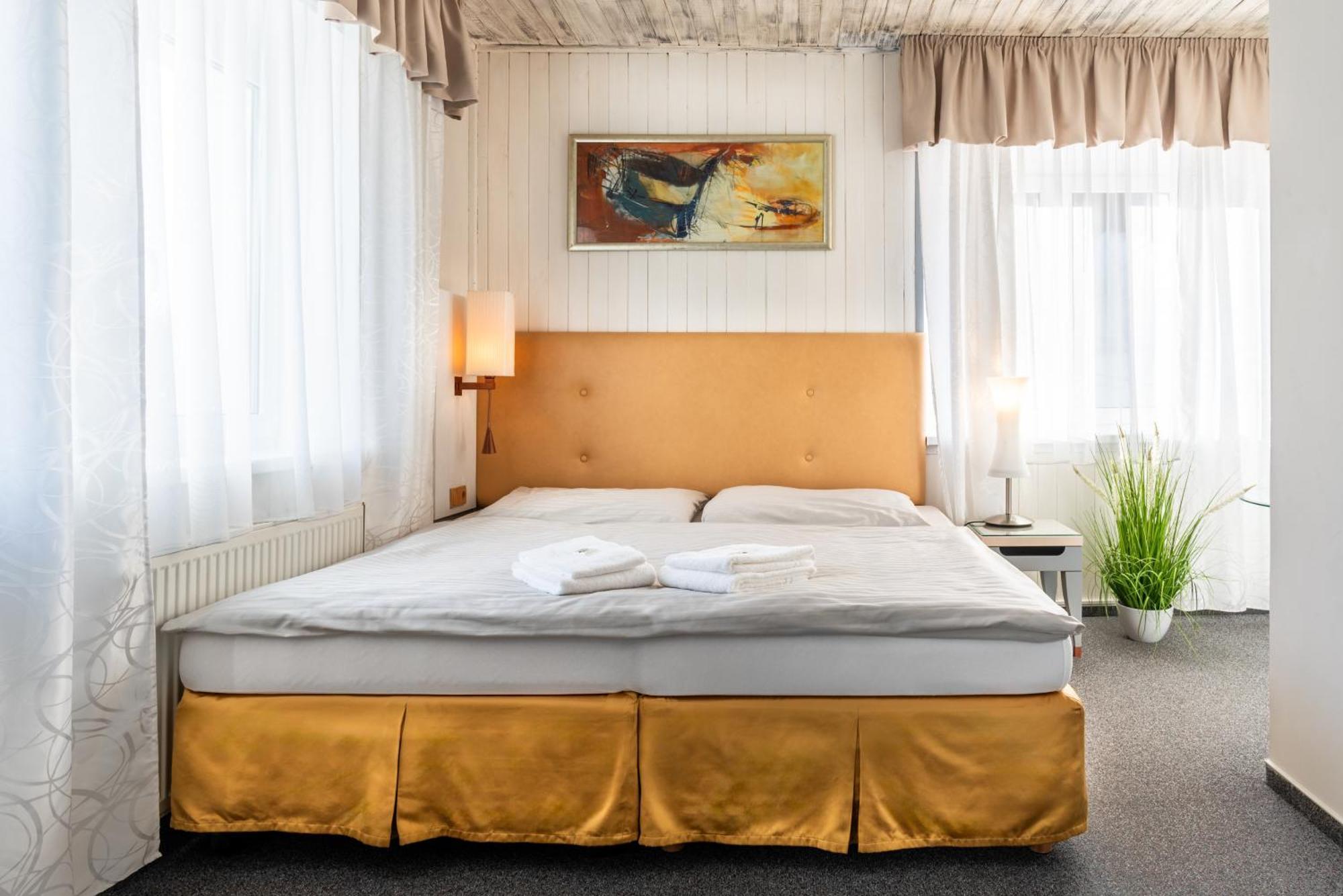Hotel Schwarz Nové Hamry Kültér fotó