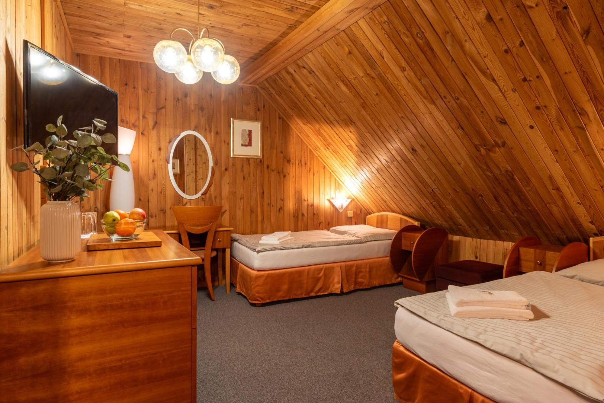 Hotel Schwarz Nové Hamry Kültér fotó